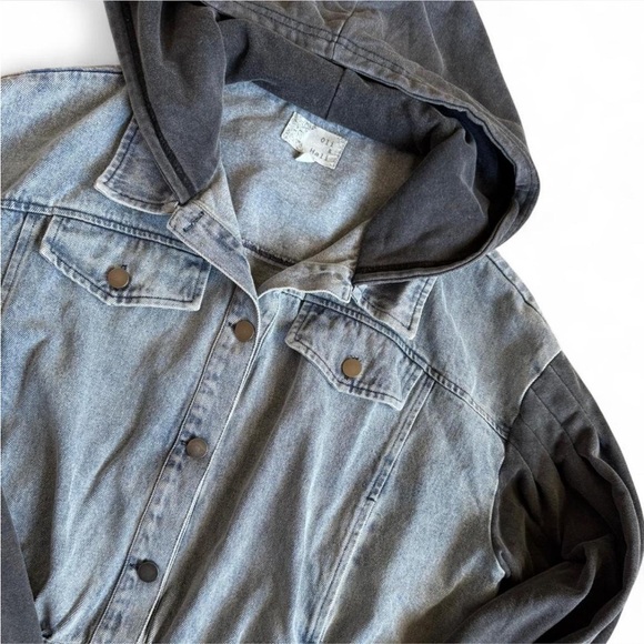 Oli & Hali Womens Denim Hooded Sweatshirt Jacket Button Cropped Layered Boho L - Picture 2 of 8